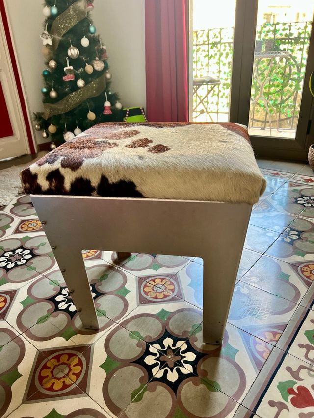Se vende taburete de piel