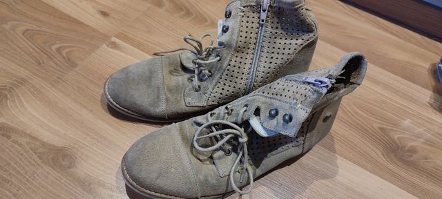 Botas talla 38 de piel girada