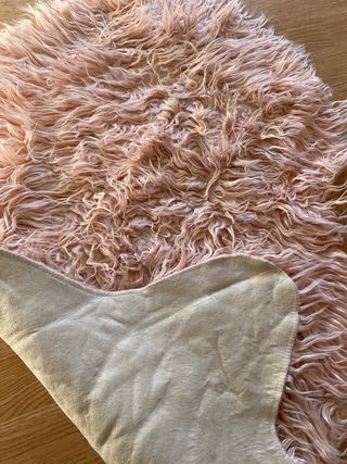 Alfombra pelo rosa Ikea 