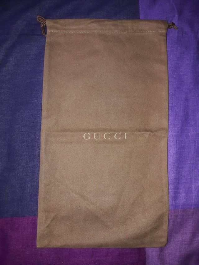 Funda Gucci.