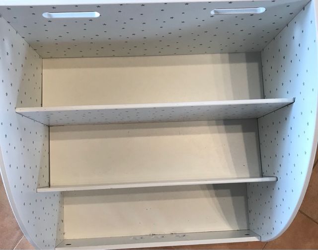 Libreria de madera infantil con ruedas