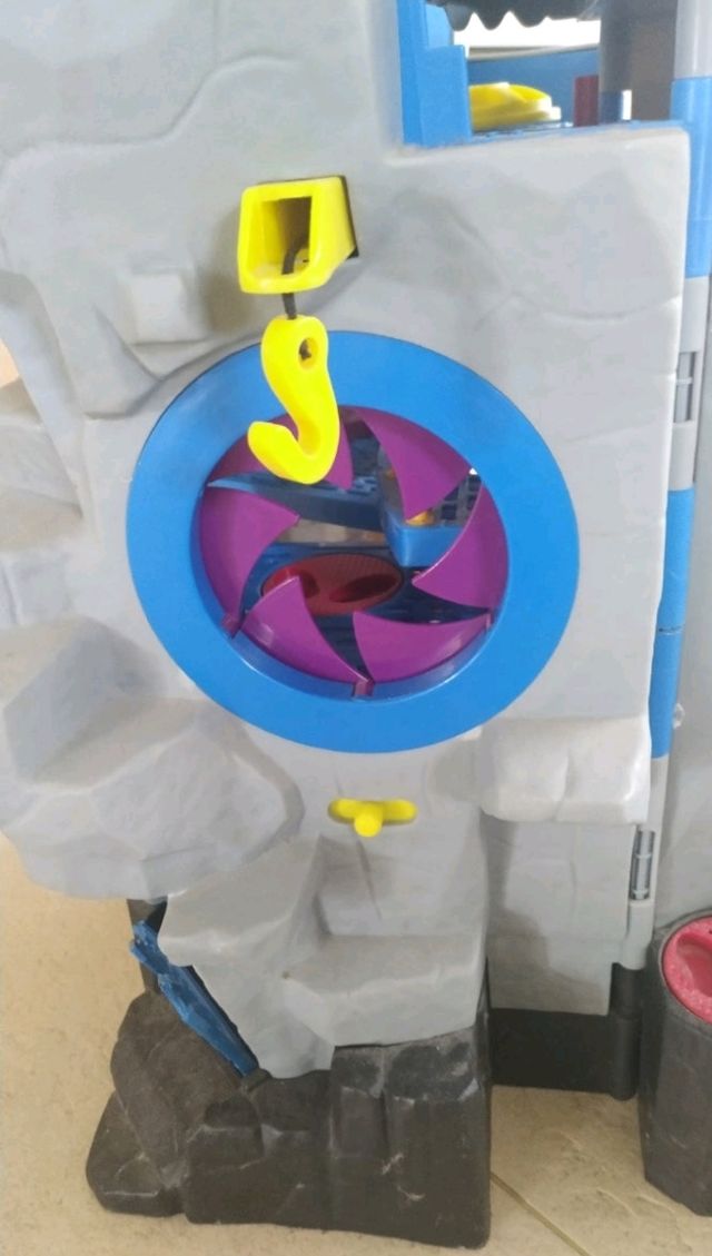 Guarida de Batman. Batcueva. Plegable como maletin