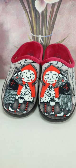 zapatillas Caperucita roja.