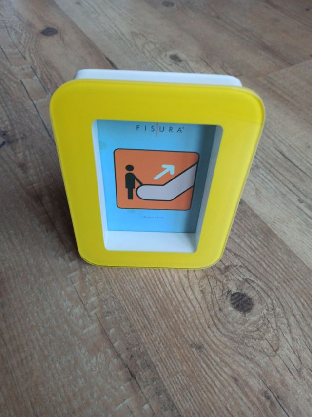 Marco amarillo de Fisura