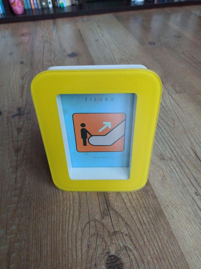 Marco amarillo de Fisura