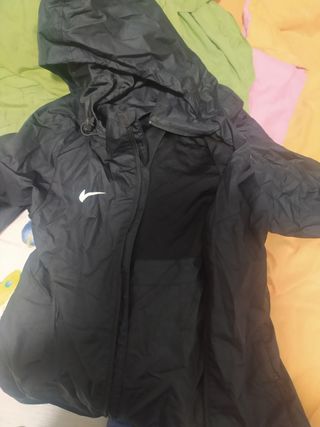 VENDO CHAQUETA NIKE ORIGINAL NUEVA SIN ESTRENAR!!!