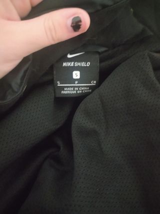 VENDO CHAQUETA NIKE ORIGINAL NUEVA SIN ESTRENAR!!!