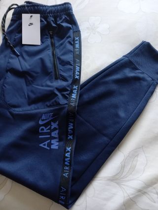 Nike air max talla L, xl, o XXL de segunda mano por 30 EUR en Dos Hermanas  en WALLAPOP