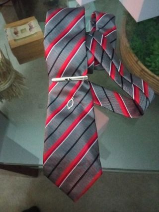 corbata, pañuelo y gemelos 