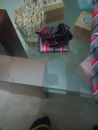 corbata, pañuelo y gemelos 