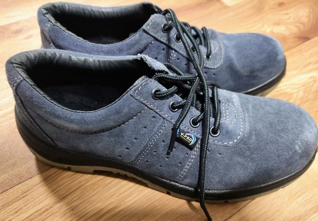 zapatos de seguridad nuevos