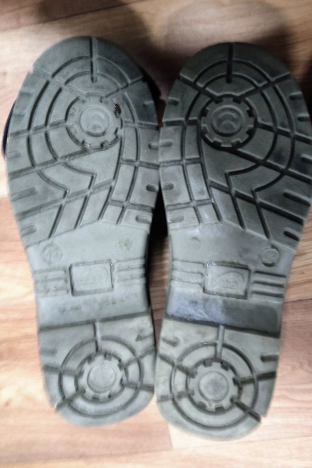 zapatos de seguridad nuevos