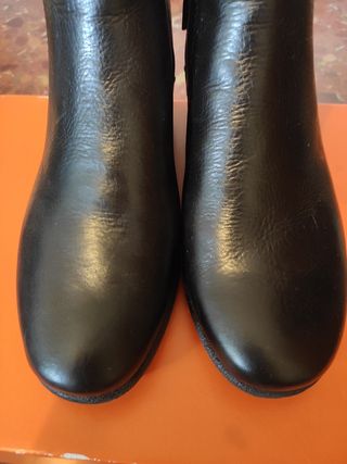 botines de señora de piel marca  comodi