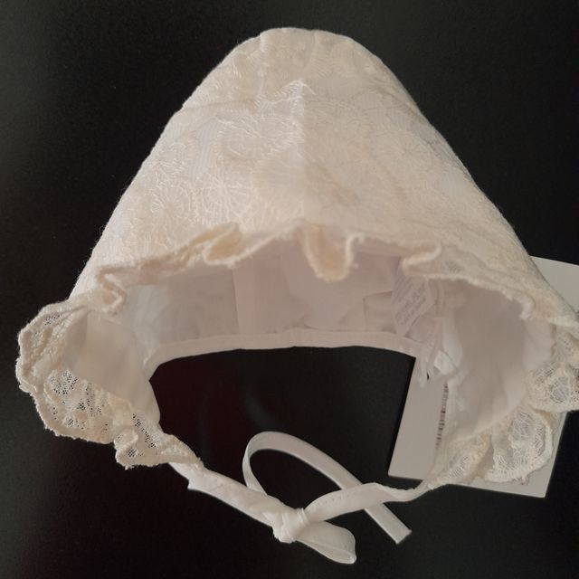 Cuffia per bambina di 1 mese