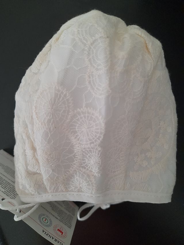 Cuffia per bambina di 1 mese