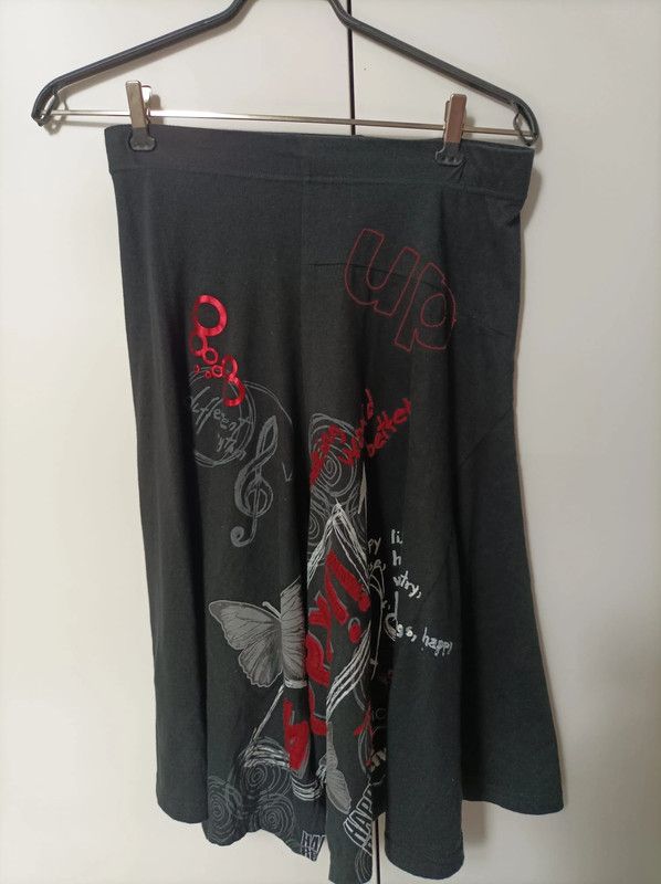 Falda negra Desigual