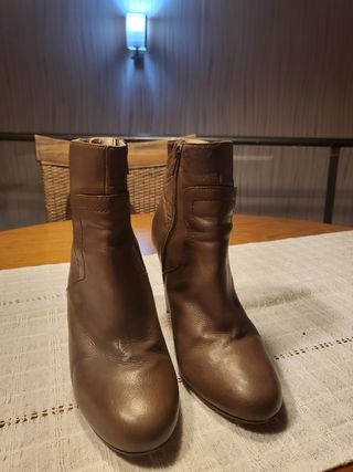 botines de piel marrón