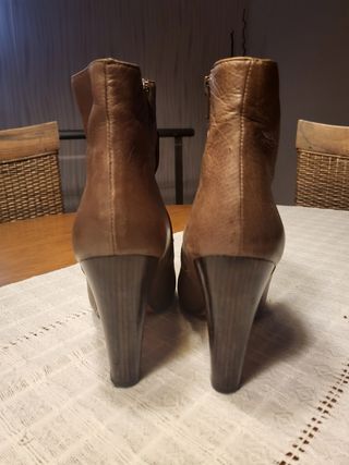 botines de piel marrón