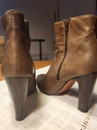 botines de piel marrón