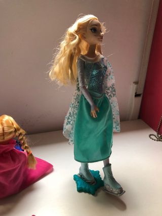 Muñecas Elsa y Ana.