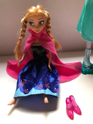 Muñecas Elsa y Ana.