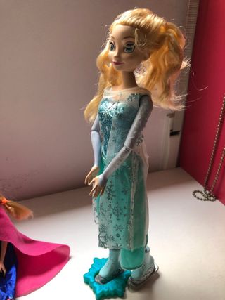 Muñecas Elsa y Ana.