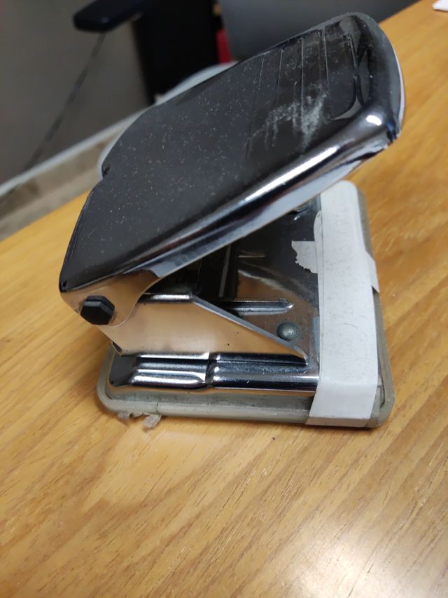 Troqueladora 2 agujeros