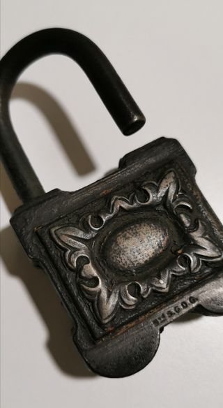 Gran Candado Antiguo Hierro s.XIX 400g 12cm