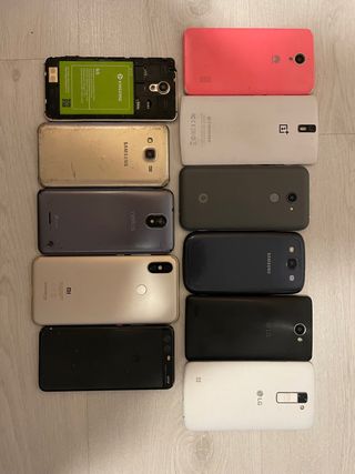 Lotto di 11 telefoni cellulari (da riparare)