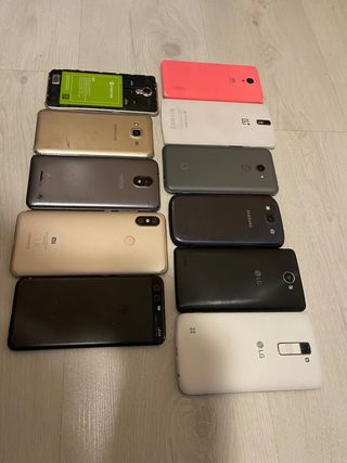 Lotto di 11 telefoni cellulari (da riparare)