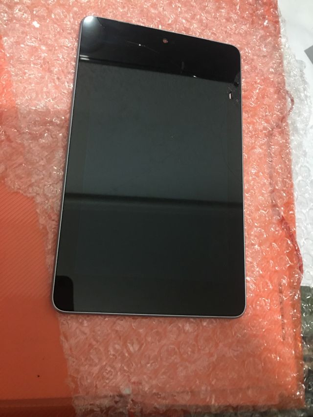 Tablet Asus, buon schermo, solo touch screen rotto