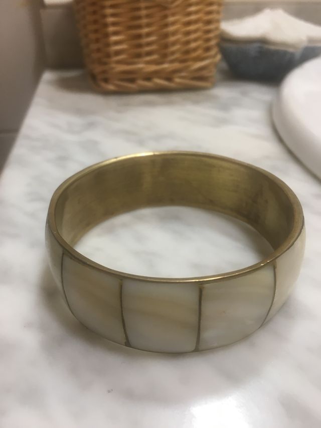 Pulsera de nacar y latón 