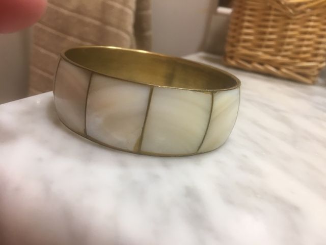 Pulsera de nacar y latón 