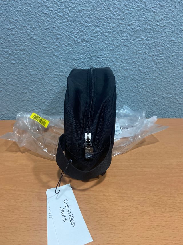 NECESER NUEVO ORIGINAL..CALVIN KLEIN..