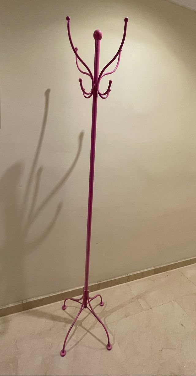 Decoración: Perchero,alfombra,pata ikea,papelera