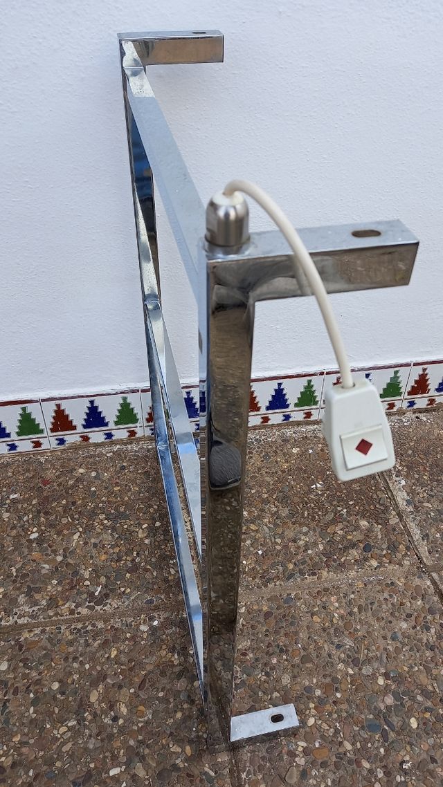 Radiador toallero baño en acero.