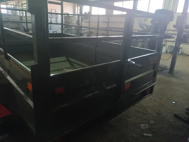 REMOLQUE 2 EJES 2 PUERTAS 220X130X50 2 BARANDILLA