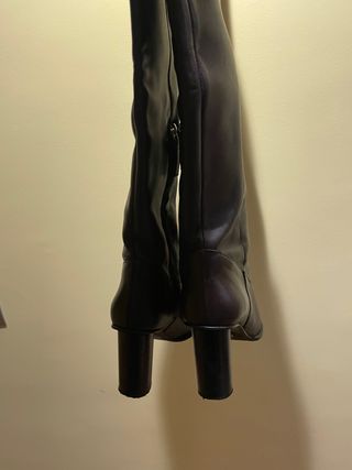 Botas altas piel mosqueteras 