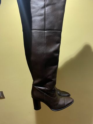 Botas altas piel mosqueteras 