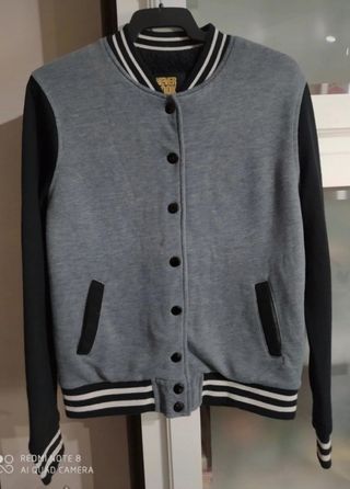 Chaqueta universitaria 
