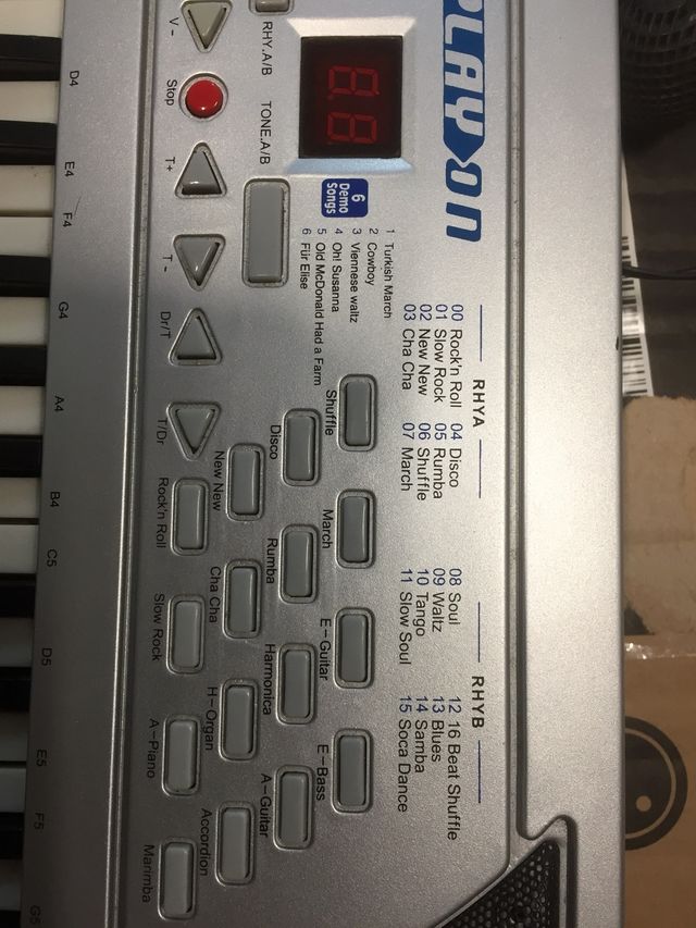 TECLADO ELECTRÓNICO PLAY ON