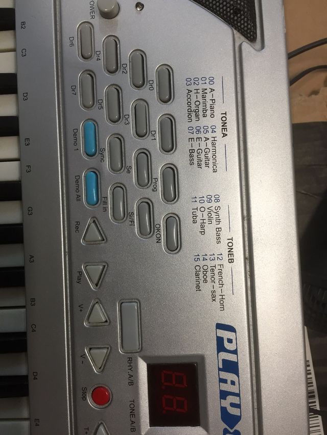 TECLADO ELECTRÓNICO PLAY ON