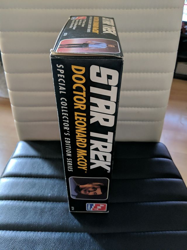 star trek Dr mc coy figura vinilo con base nuevo 