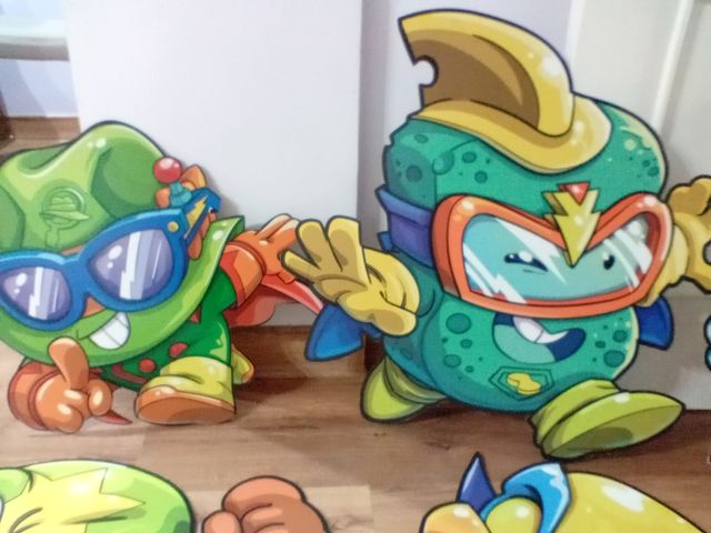 Super Zings gigantes