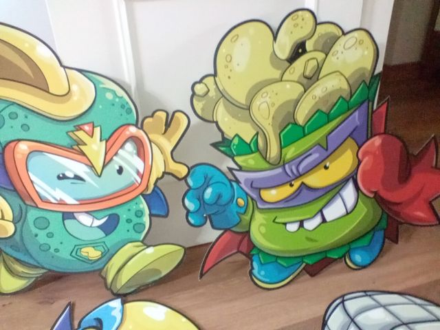 Super Zings gigantes