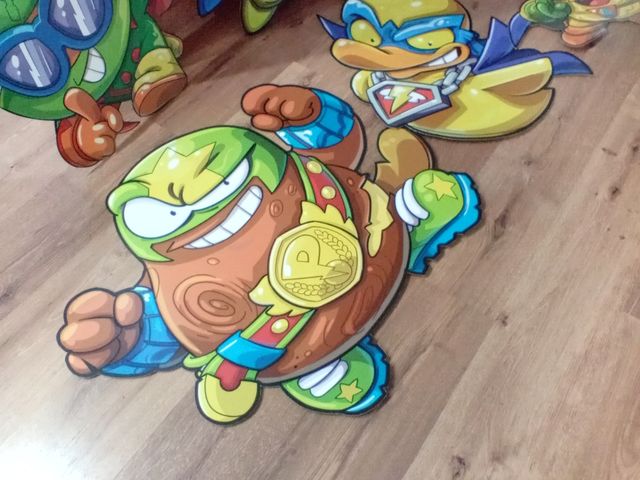 Super Zings gigantes