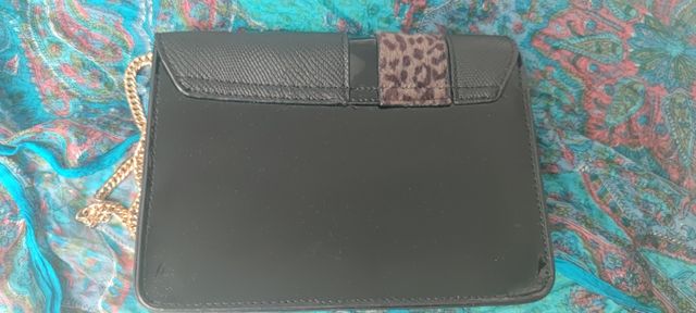 bolso fiesta charol negro y print animal