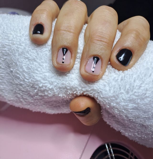 uñas de gel y semipermanente