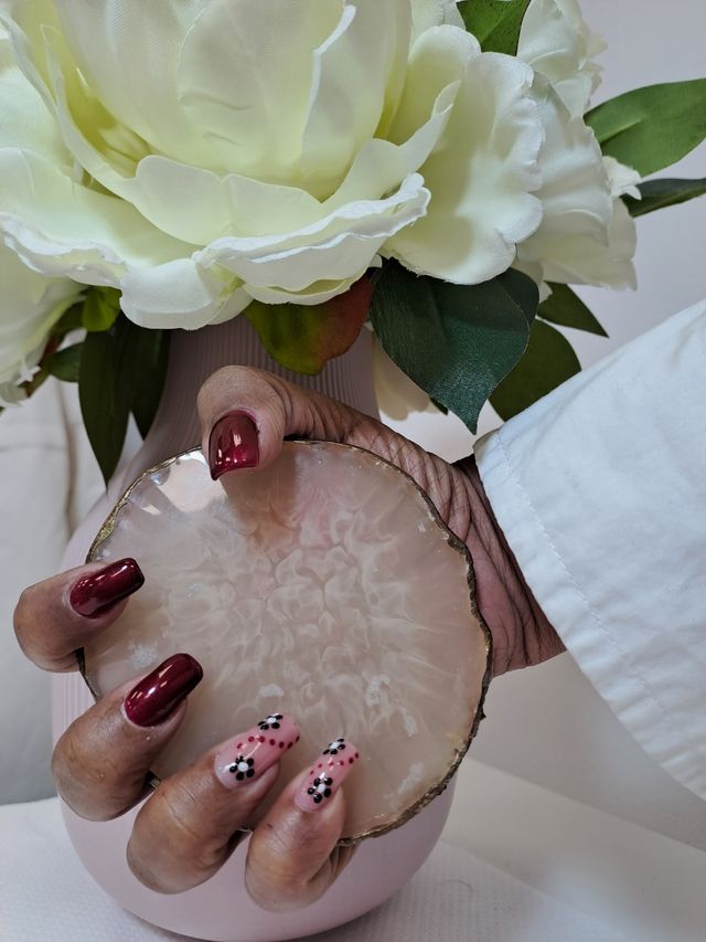 uñas de gel y semipermanente