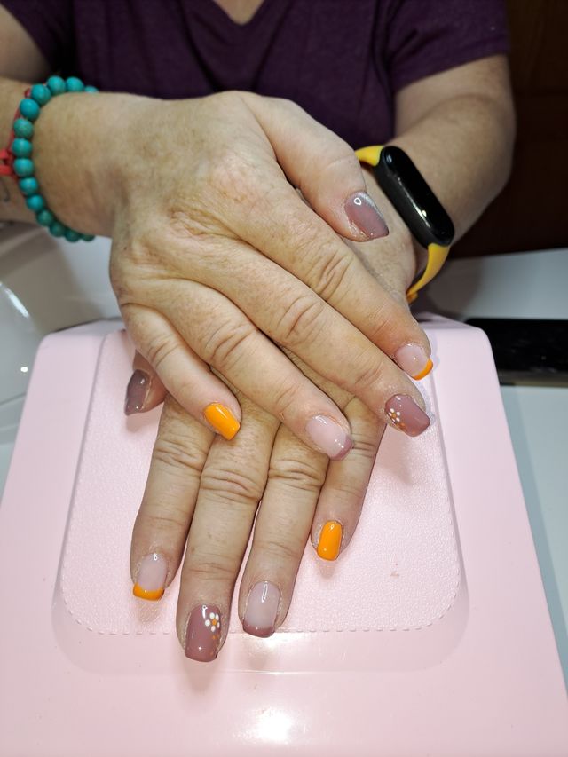 uñas de gel y semipermanente